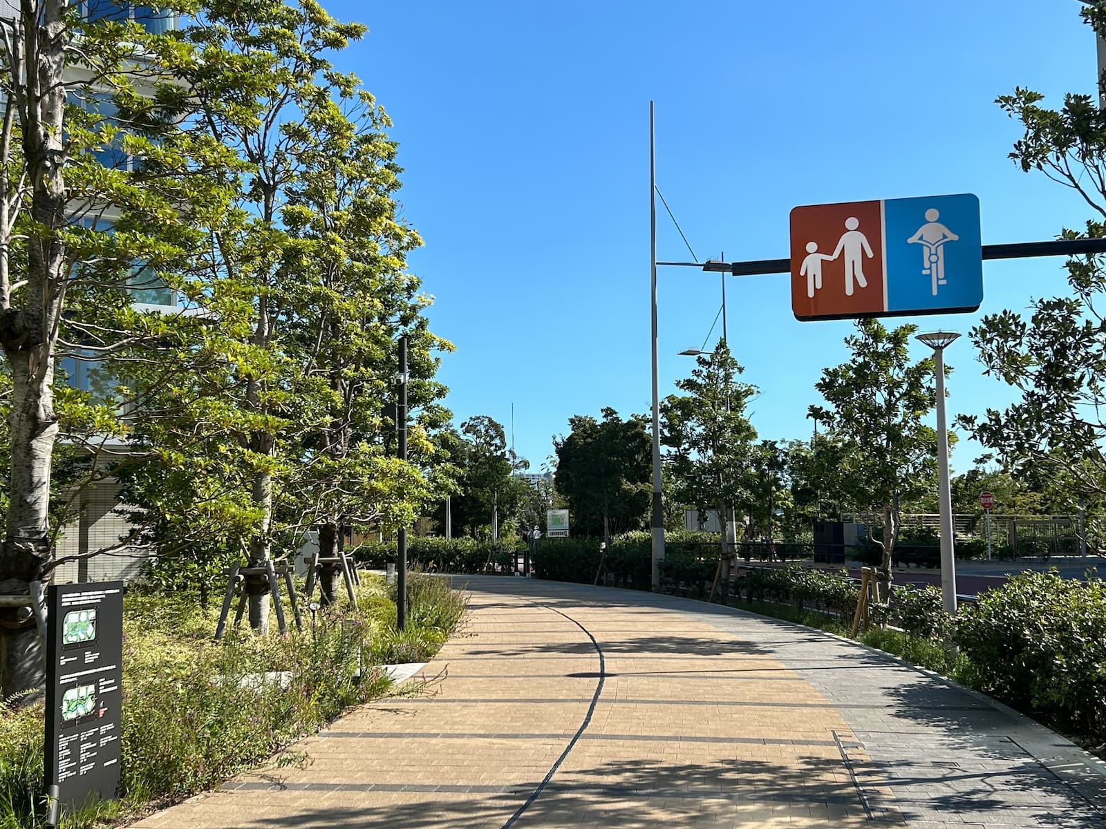 晴海フラッグ 周辺の歩道➁（はるみライフ＋）