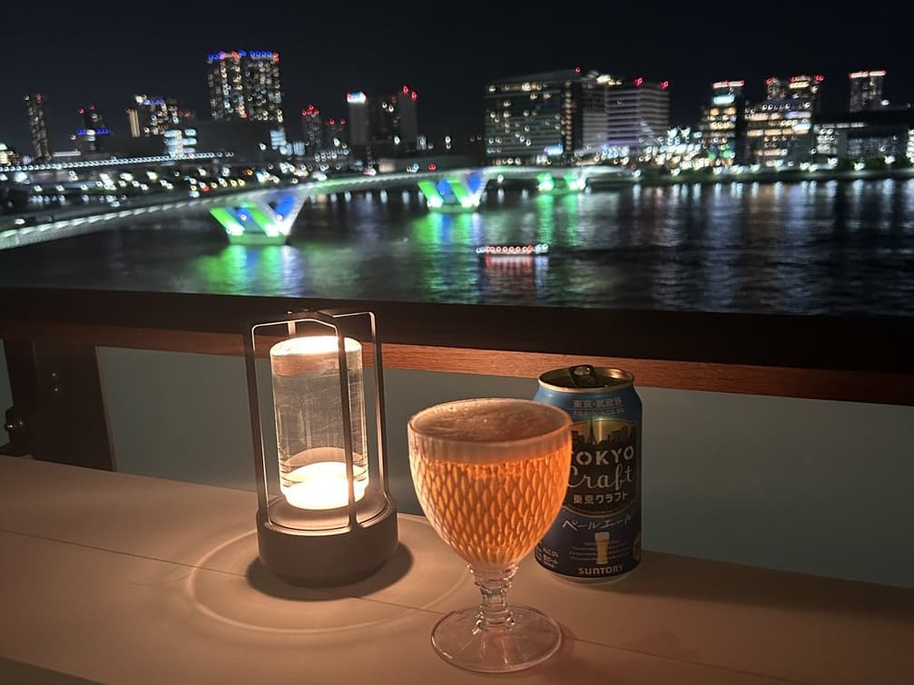 ③晴海フラッグシービレッジのバルコニーからの眺望とビール（はるみライフプラス）