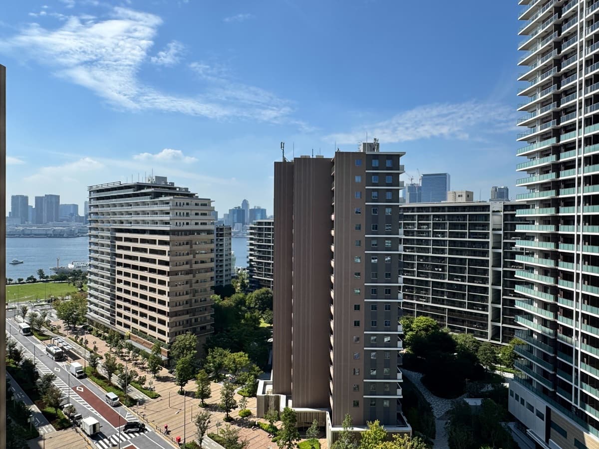 パークヴィレッジT棟の住戸見学（リビングからの眺望）はるみライフプラス