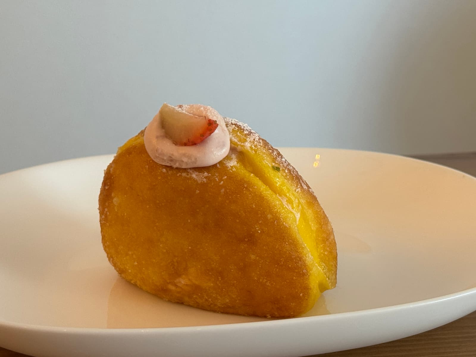 晴海フラッグ TRUFFLE DONUT STRAWBERRY（ストロベリー味）（はるみライフプラス）