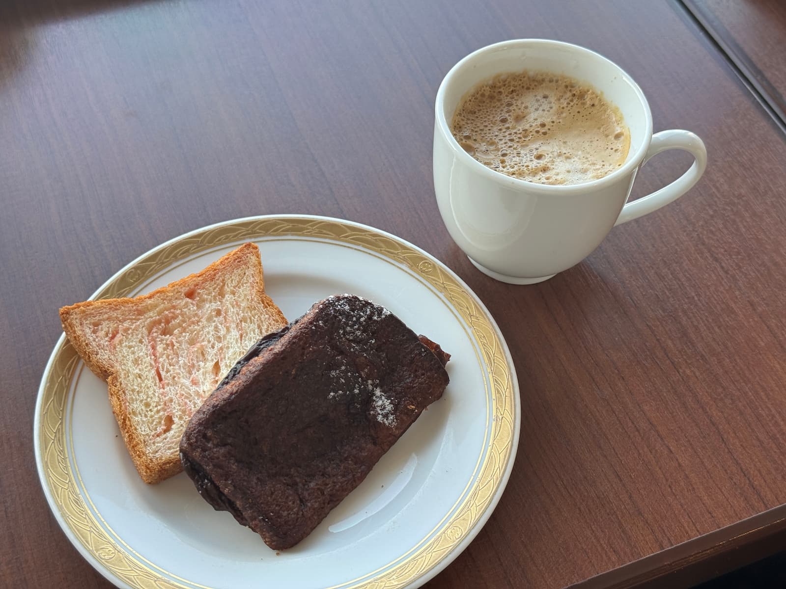 晴海フラッグ ホテルマリナーズコート「ル・アーブル」朝食ビュッフェのデザートとカフェラテ（はるみライフ＋）