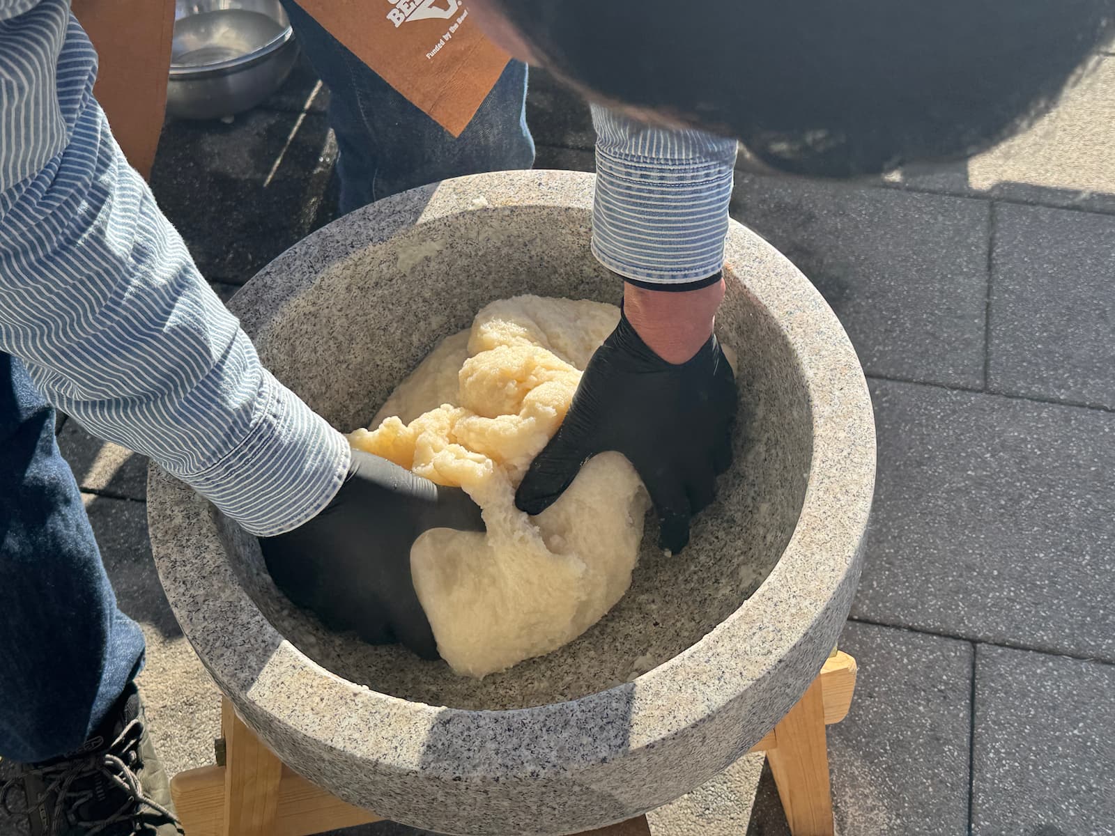 晴海フラッグ 新春餅つき体験会の様子①（はるみライフ＋）