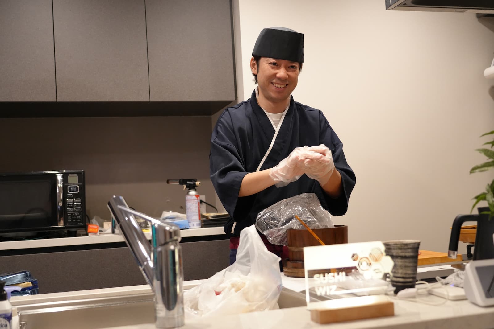 晴海フラッグ 「SUSHI WIZ」の大将（はるみライフ＋）