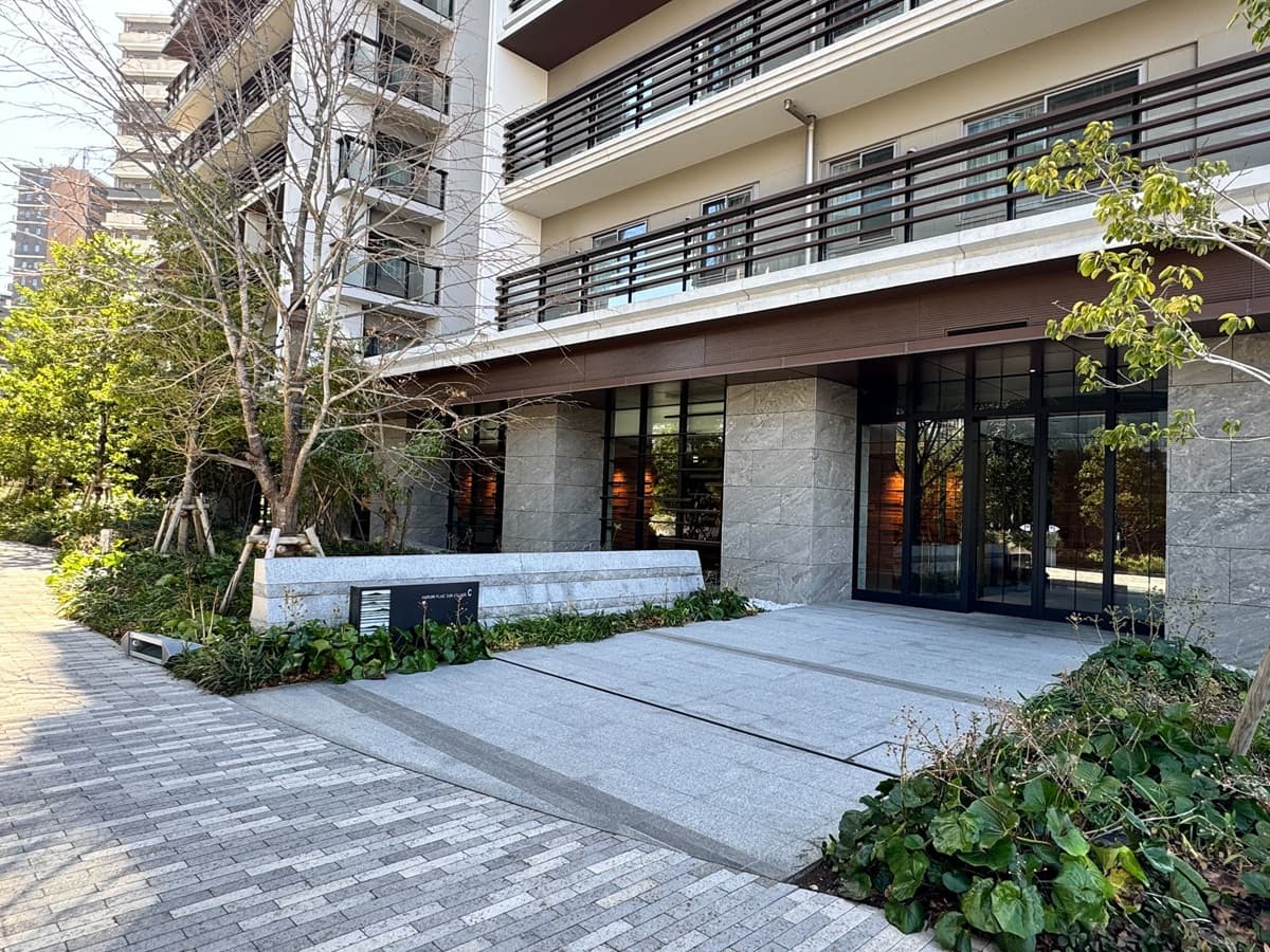 晴海フラッグのサンヴィレッジのC棟のエントランス（はるみライフ＋）