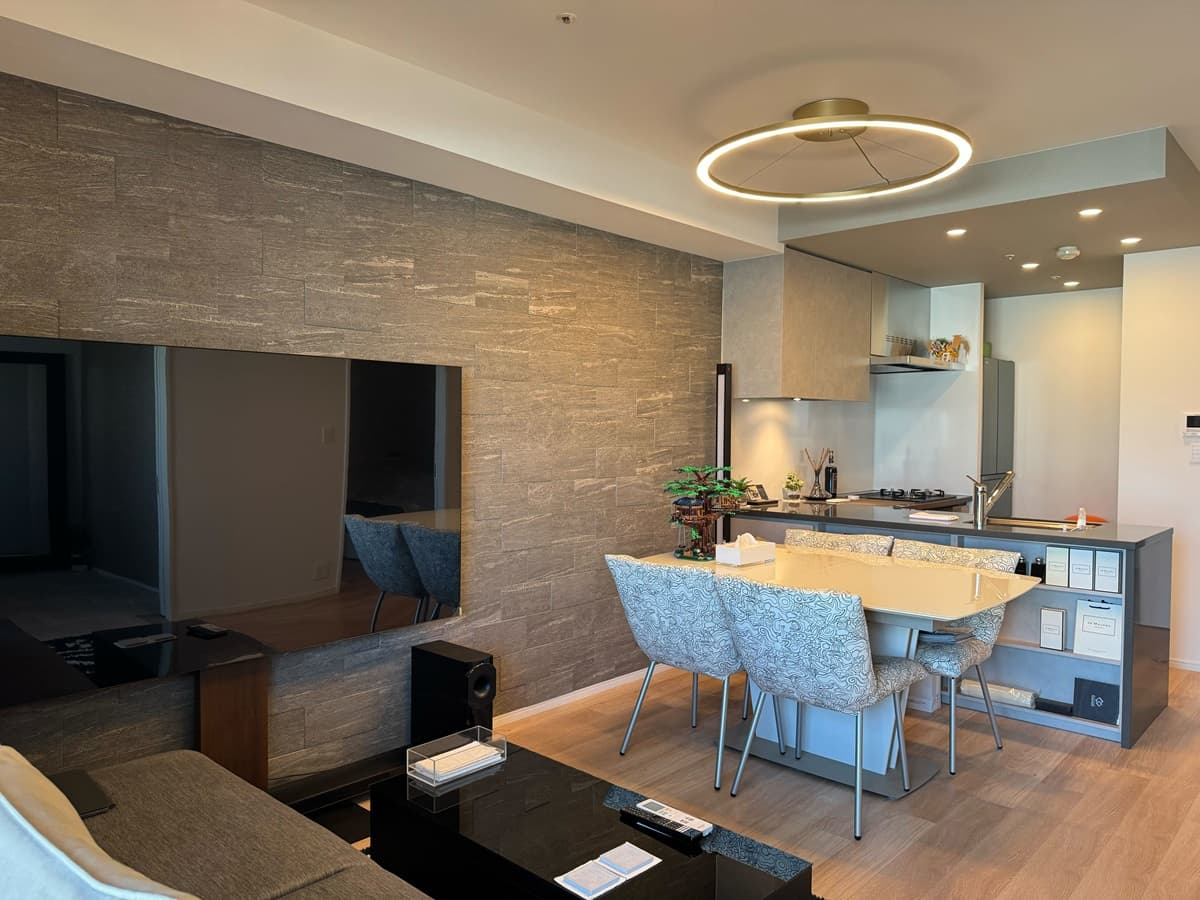 晴海フラッグのサンヴィレッジのC棟住戸のリビング（はるみライフプラス）