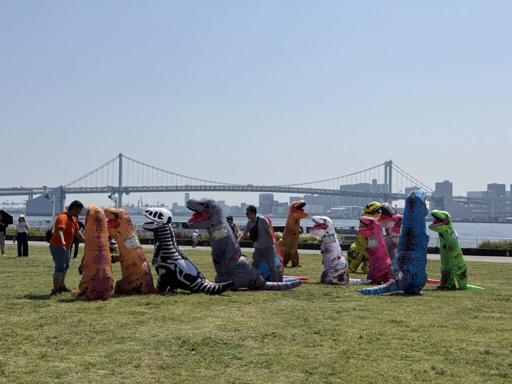 晴海ふ頭公園をティラノサウルスたちが大疾走！Wellness Life Summit（はるみライフプラス）