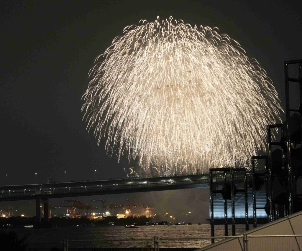東京湾大華火祭2026は完全チケット制！観覧席、どこにする？の写真1 (はるみライフプラス)