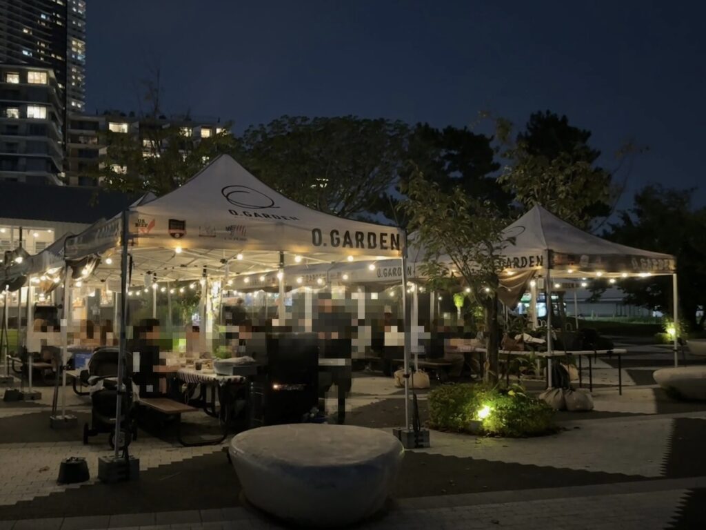 東京湾岸の景色を楽しみながらアメリカンBBQ！晴海ふ頭公園「O.GARDEN GRILL」夜の会場（はるみライフプラス）