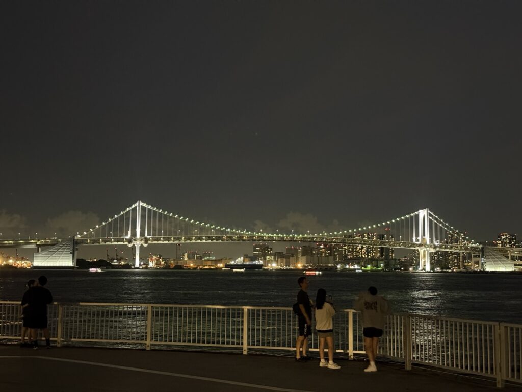 東京湾岸の景色を楽しみながらアメリカンBBQ！晴海ふ頭公園「O.GARDEN GRILL」夜景（はるみライフプラス）