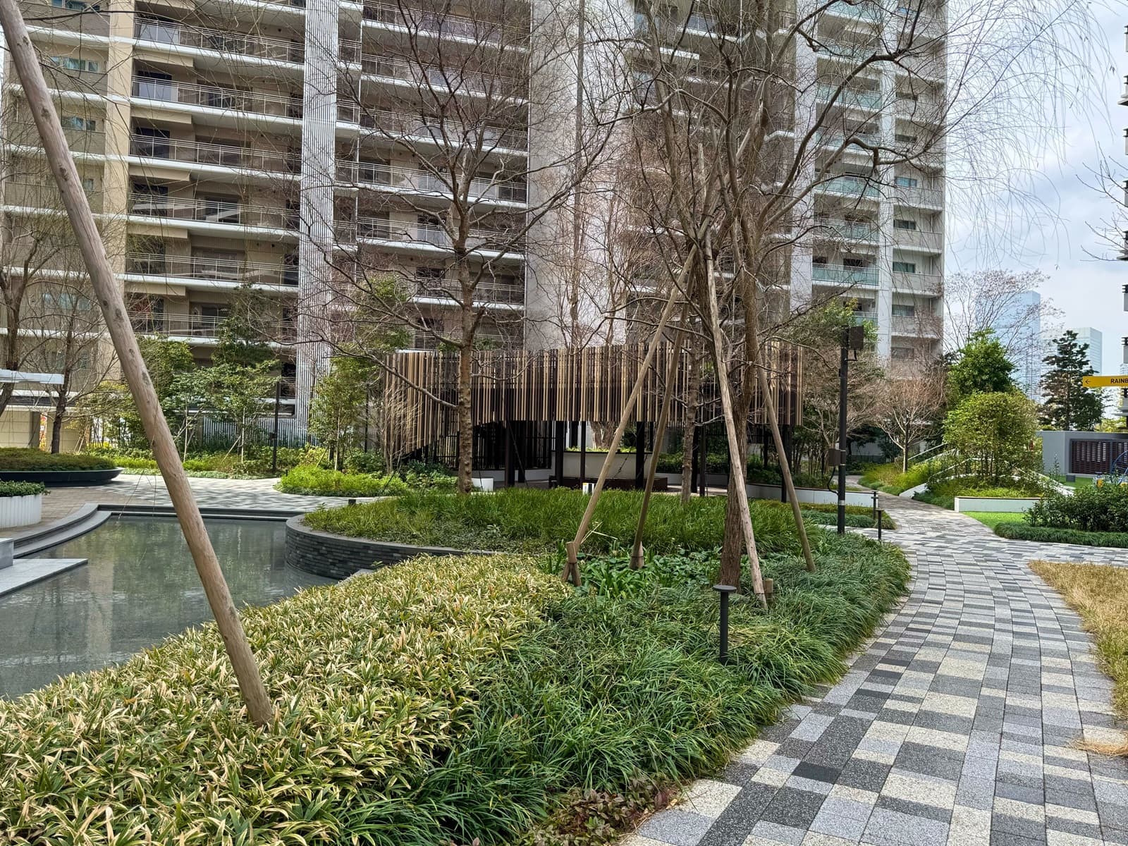 住戸見学）閑静な住環境。緑豊かなガーデンビューを楽しむ家